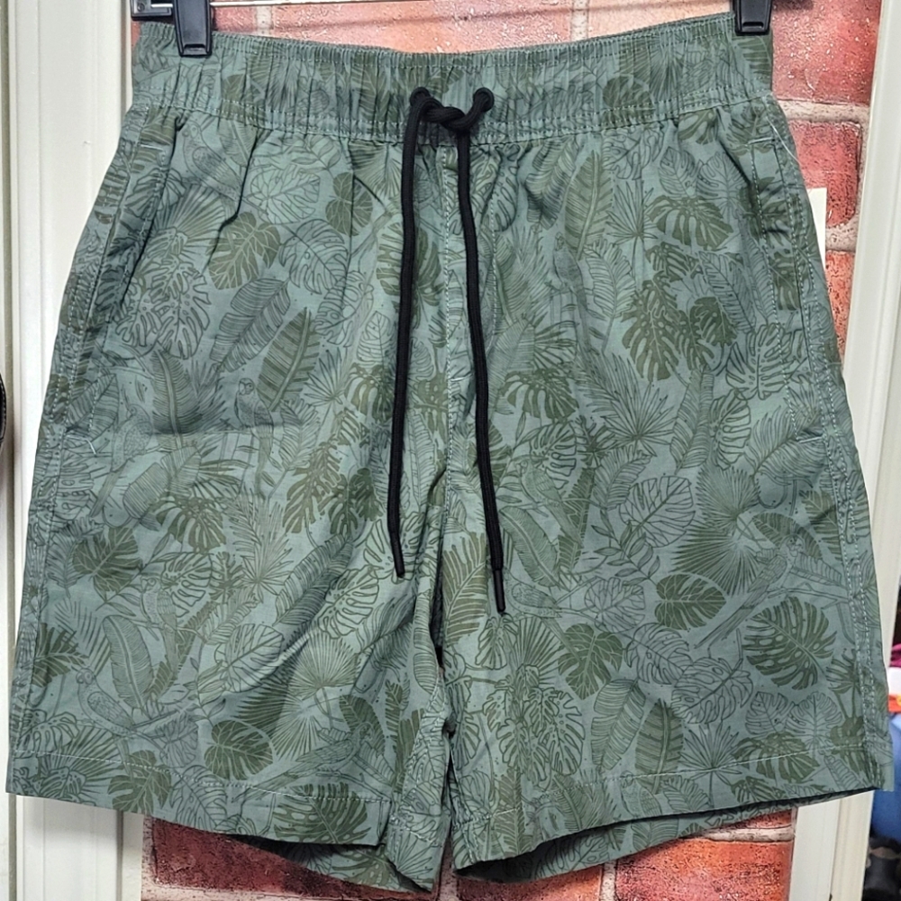 Men's xs Goodthreads swim trunks green black leaf pattern. NWT. drawstring